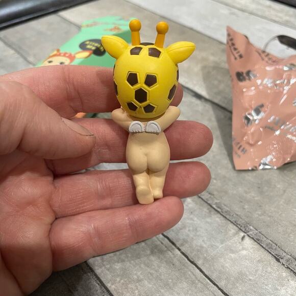 Sonny Angel Hipper giraffe mini figure collectible - Picture 4 of 6